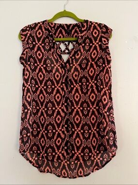 Maurices Black & Coral Sleeveless Geometric Tie-Front Blouse